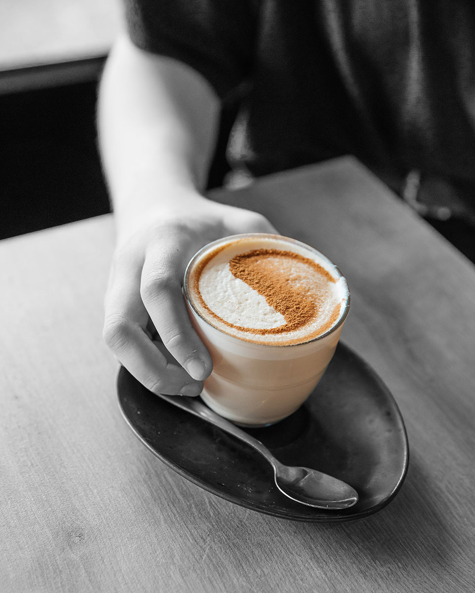 dirty chai latte in cafe